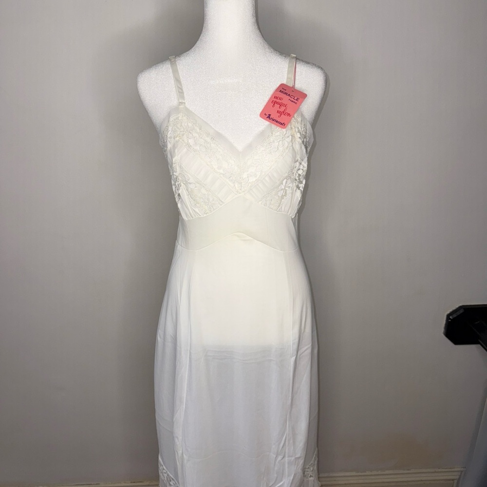 ARISTOCRAFT Superior White Slip Dress Nylon Floral & Pleated Ruff 34 💕 NWT